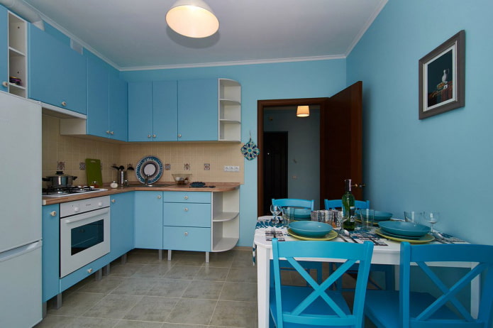 murs bleus dans la cuisine