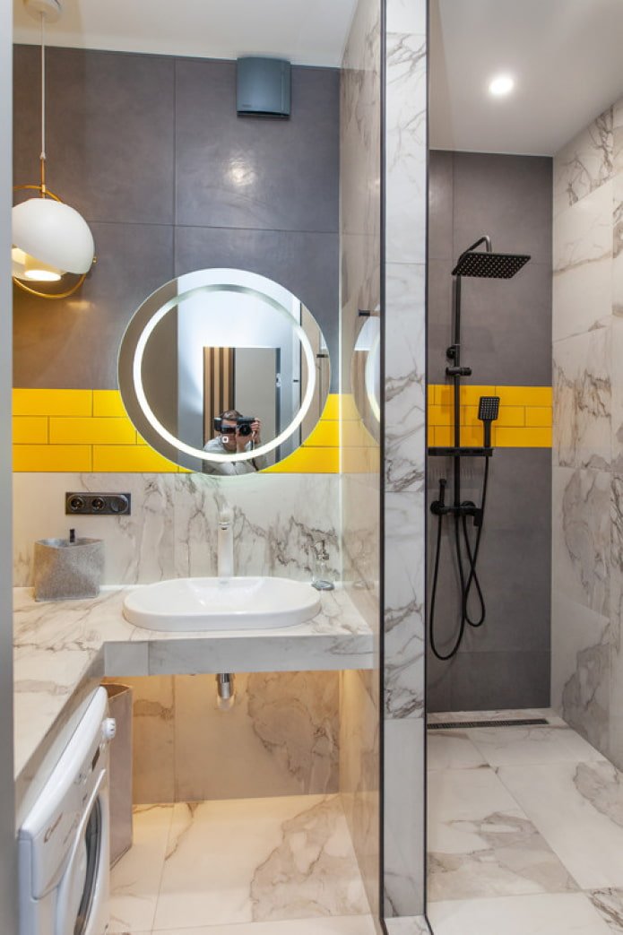 carrelage moutarde dans la salle de bain