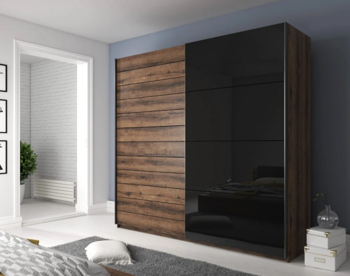 Armoire en bois avec noir brillant