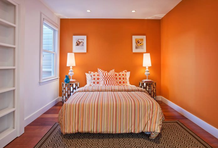 Combinaison contrastée de couleurs pour les murs, le sol et le plafond