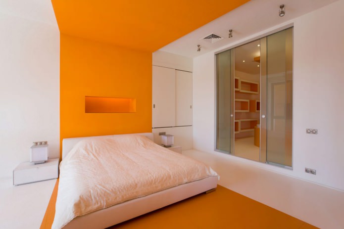 intérieur d'une chambre orange et blanche