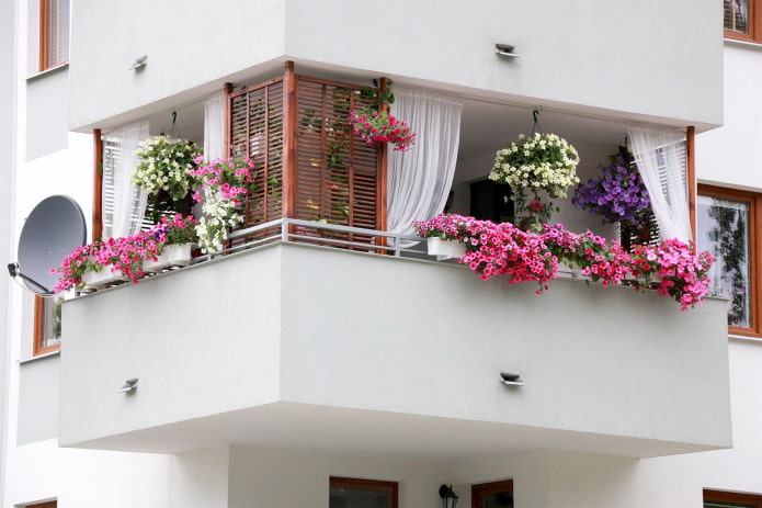 décorer un balcon avec des fleurs