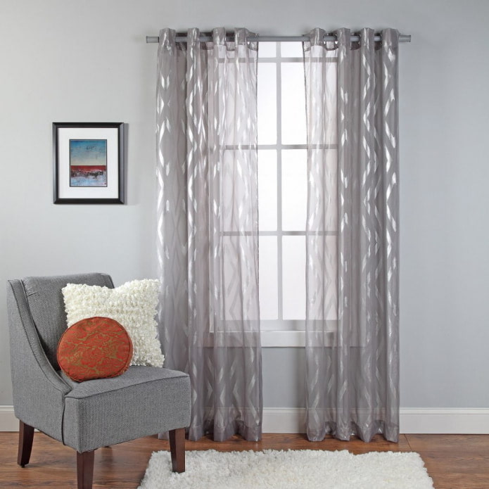 Tulle gris à l'intérieur