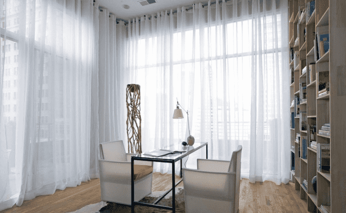 tulle dans l'intérieur du bureau