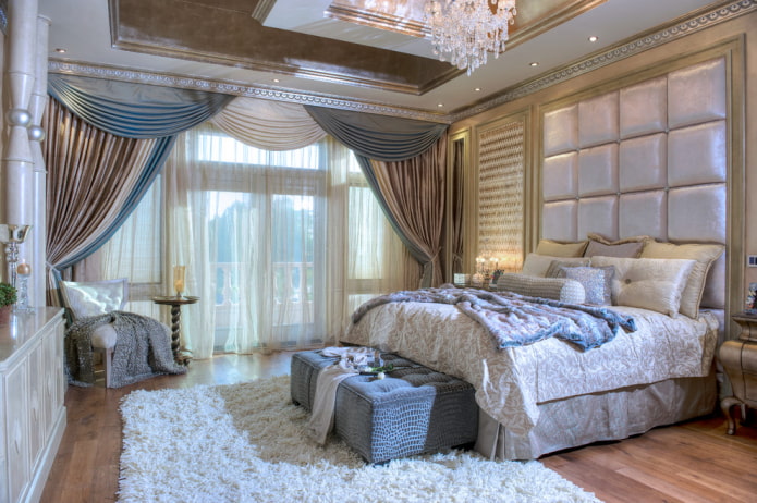 rideaux combinés avec un lambrequin dans la chambre