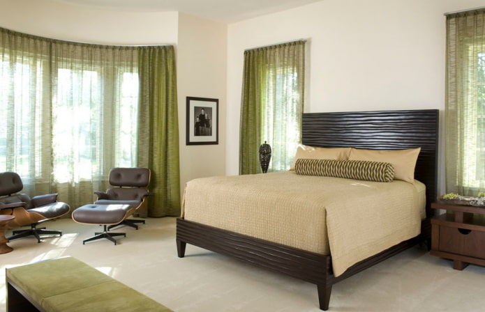 Rideaux verts dans une chambre