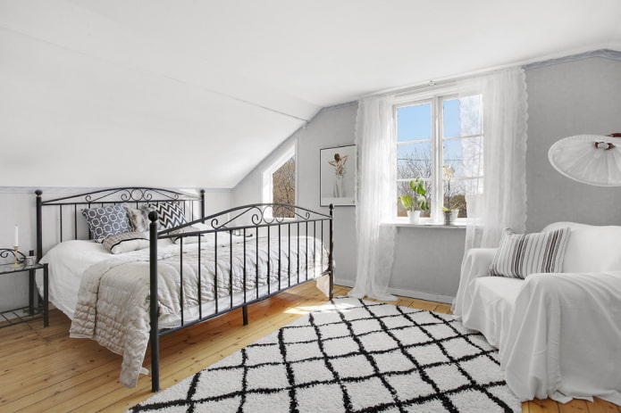 Rideaux en dentelle dans la chambre