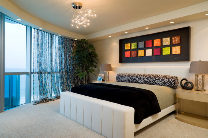 Combinaison de rideaux et de textiles dans la chambre