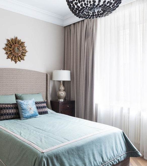 Rideaux et tentures dans une chambre