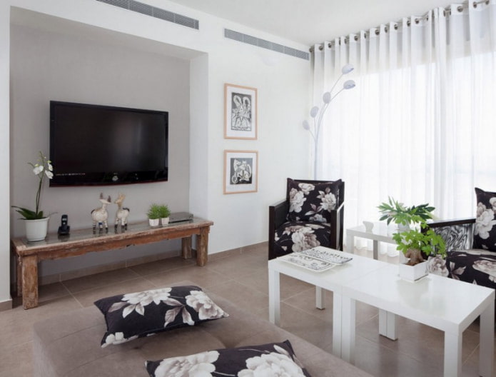 rideaux blancs dans le salon
