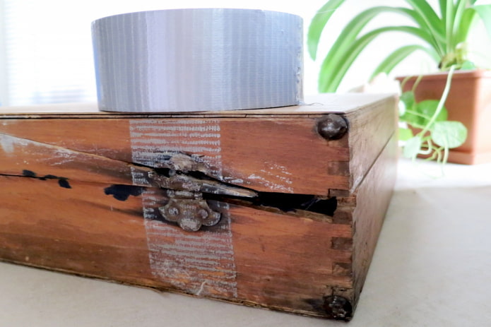 traces de scotch sur bois