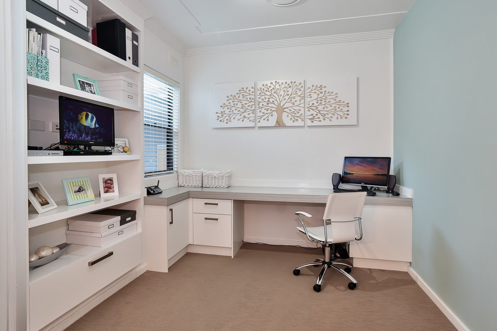 bureau d'angle avec table de chevet