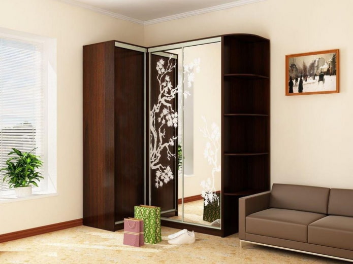 Aménagement d'une armoire d'angle à l'intérieur du hall