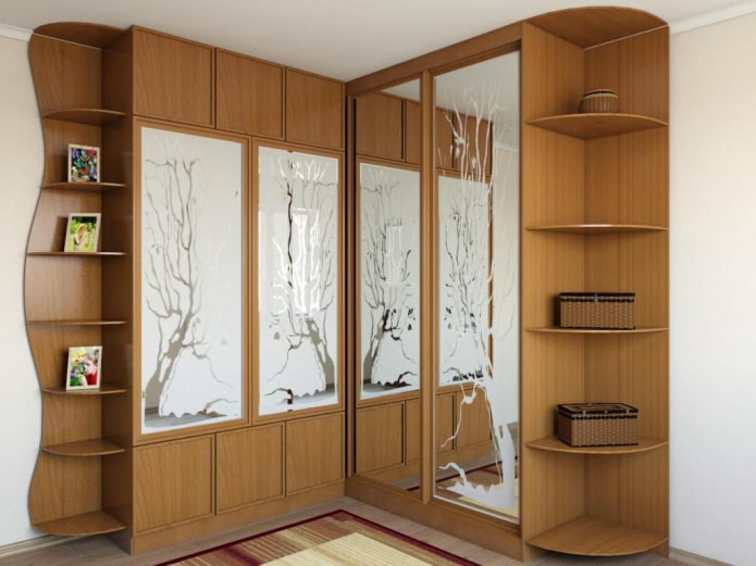 Aménagement d'une armoire d'angle à l'intérieur du hall