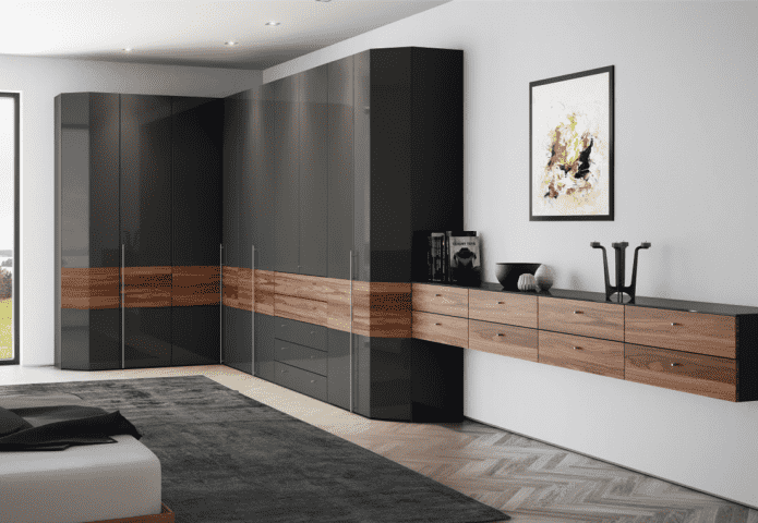 Armoire d'angle à l'intérieur de le hall dans un style moderne