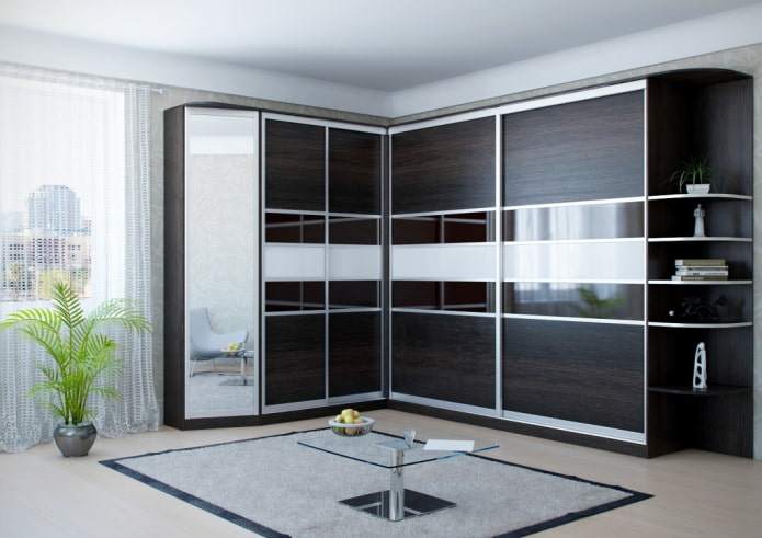 Armoire d'angle à l'intérieur du hall