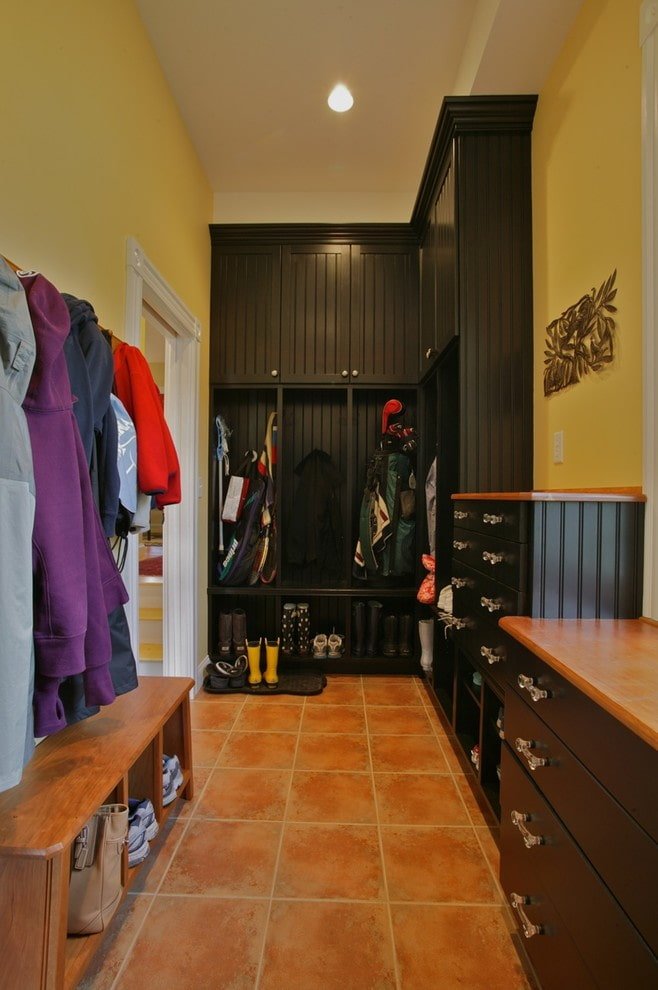 Armoire haute noire