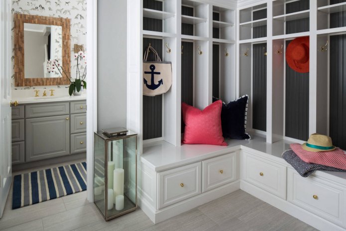 armoire dans le couloir