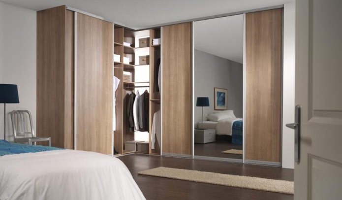 Armoire d'angle intégrée dans la chambre
