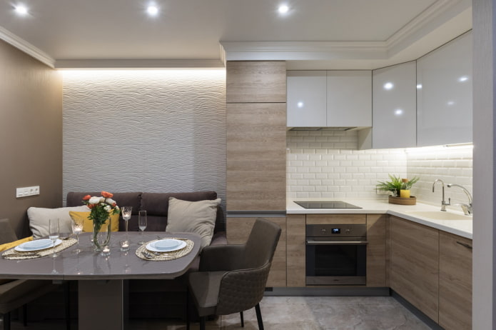 Coin repas en angle dans la cuisine