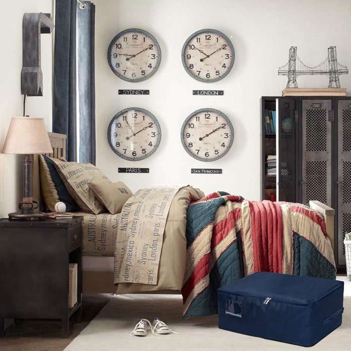 Horloge avec l'heure de différentes villes dans la chambre