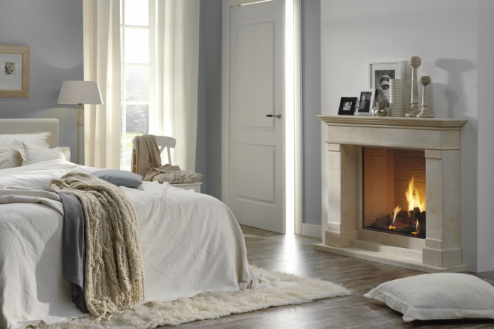 cheminée réelle dans la chambre
