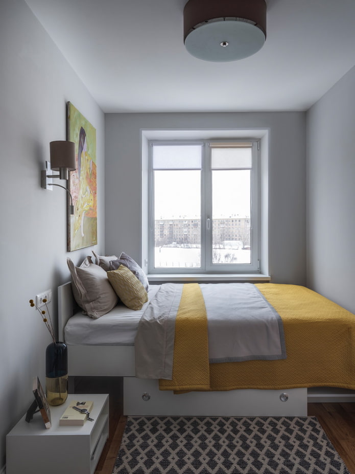 Finition du sol dans une chambre à coucher dans un immeuble Khrouchtchev