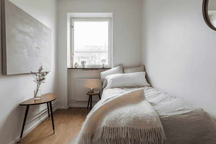 Finition du sol dans une chambre étroite