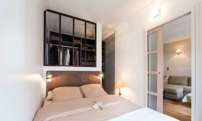 Agencement d'une chambre dans un immeuble Khrouchtchev
