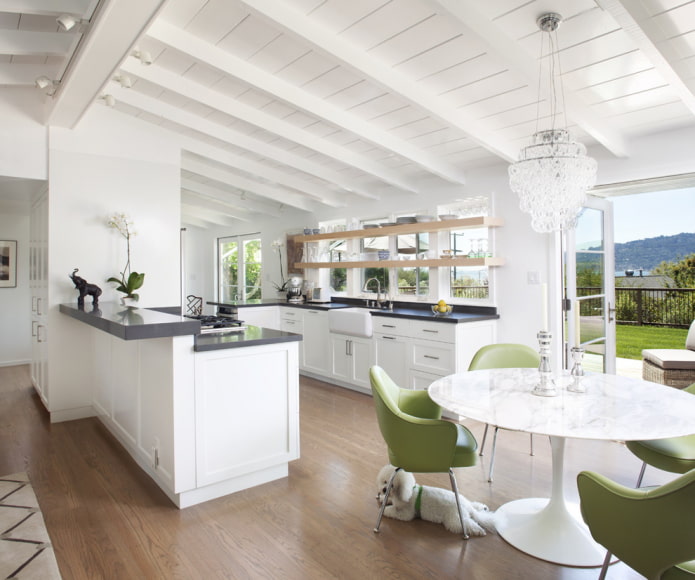 Plafond avec poutres