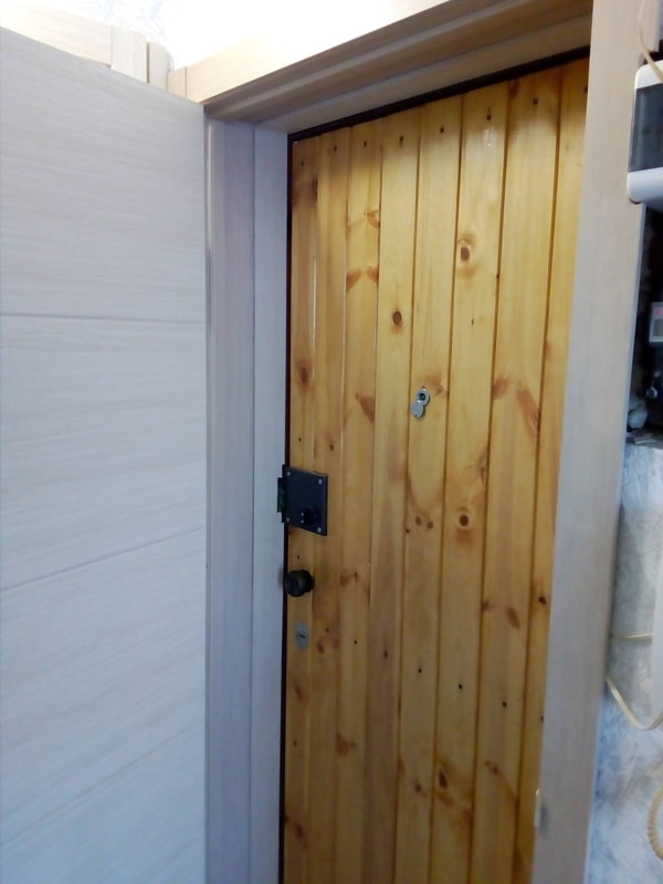 panneau de porte avec clin