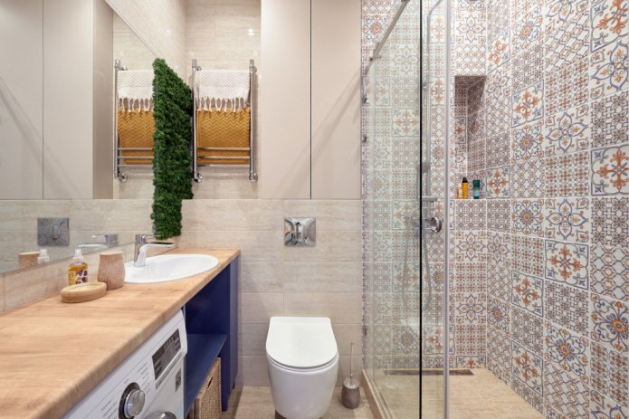 Salle de bain de 4 m² avec toilettes