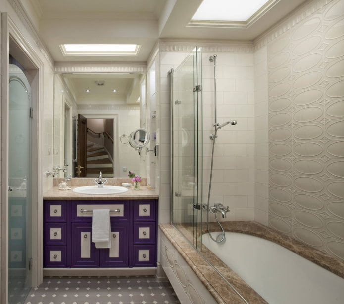 Salle de bains, décorée de carrelage
