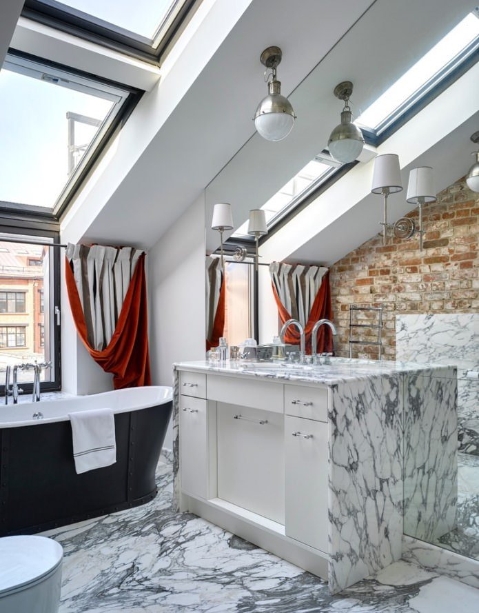 Salle de bain mansardée