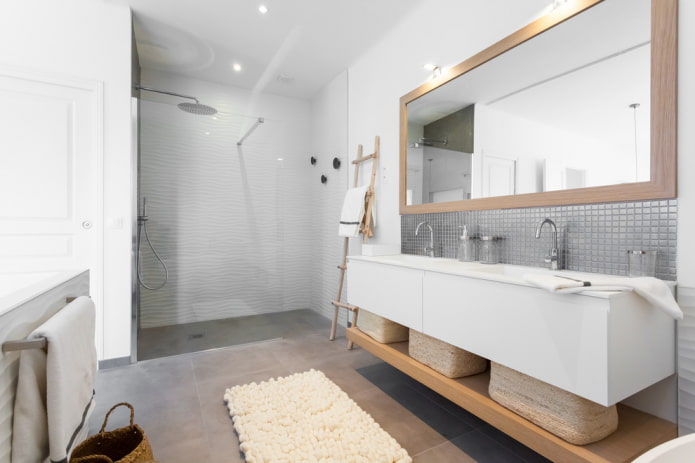 Salle de bain scandinave dans les tons blancs