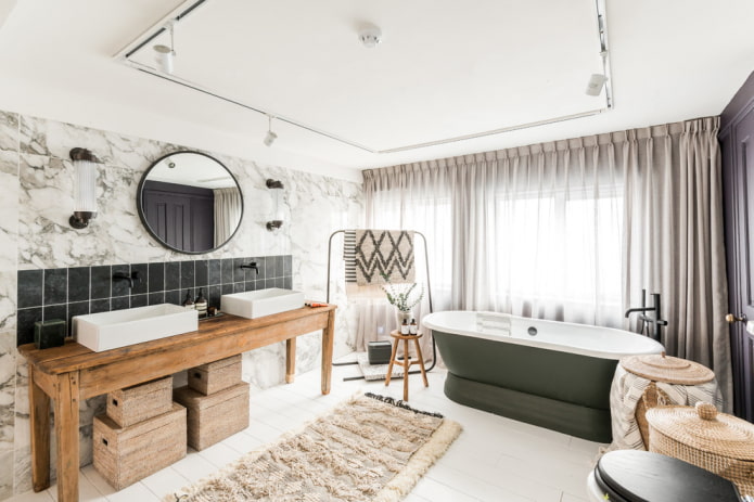 Décoration de salle de bains avec textiles