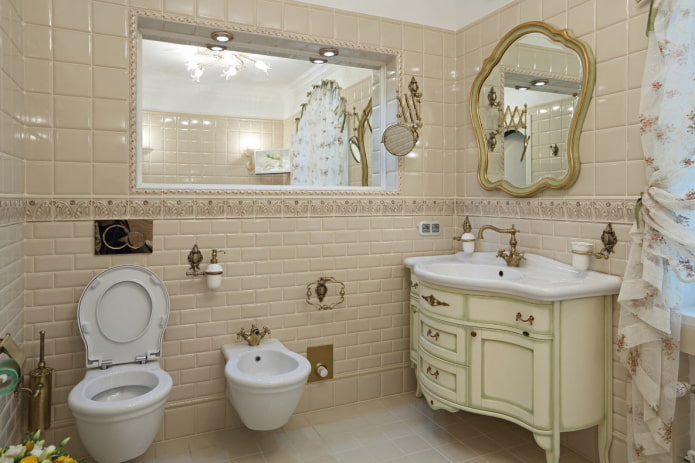 Toilettes et bidet dans une salle de bain de style provençal