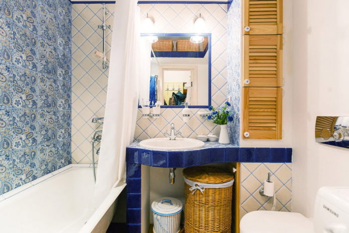 Salle de bain combinée de style français