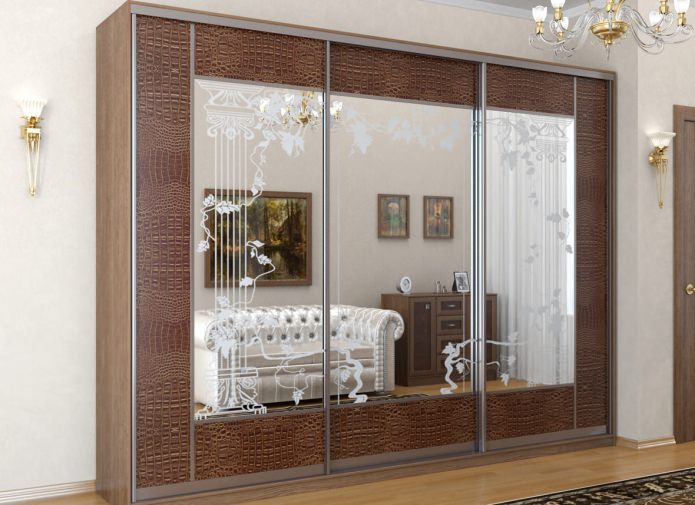 Armoire avec inserts en similicuir