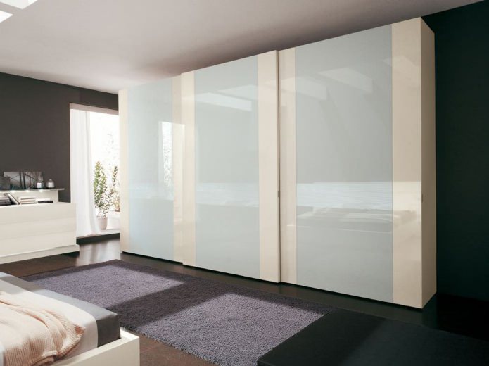 armoire coulissante en plastique