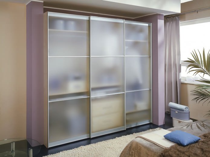 armoire laquée