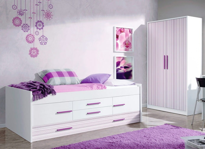 Éléments décoratifs violets