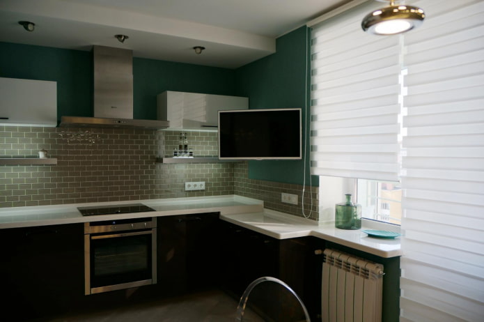 Téléviseur dans le coin de la cuisine