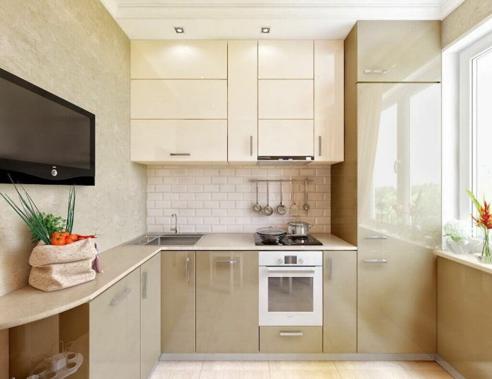 TV dans l'intérieur de la cuisine