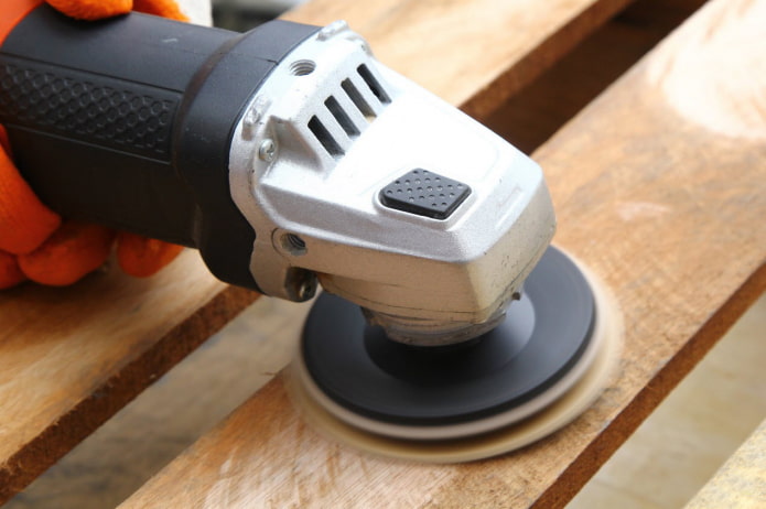Pallet sanding