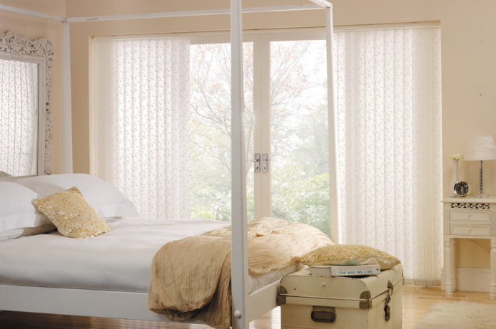lamelles en tissu dans la chambre