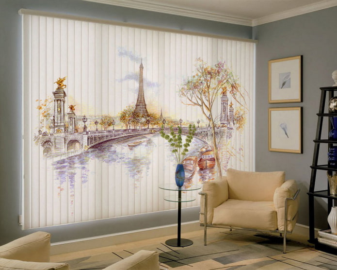 Stores avec un paysage urbain dans le salon