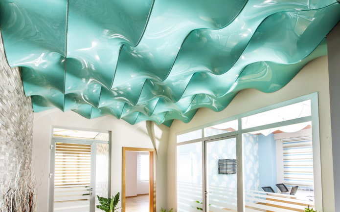 tissu tendu en forme de vague