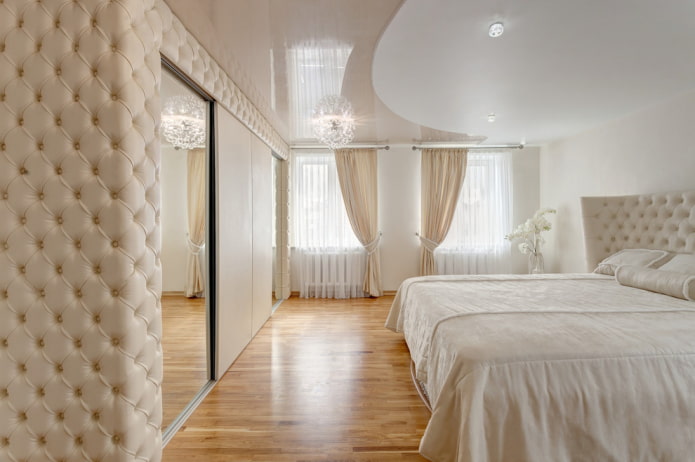 Plafond tendu bicolore à l'intérieur
