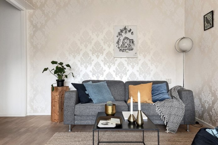 Damask on wallpaper